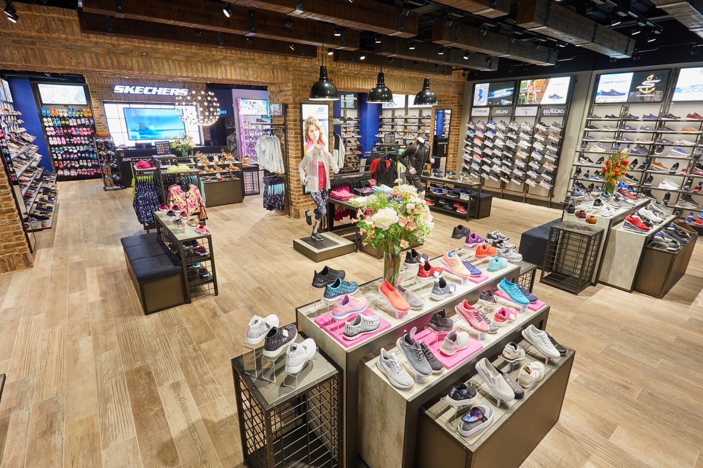 Фото из магазина Skechers